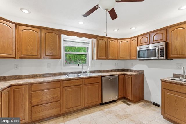 175 ROONEY RD, Hedgesville, WV 25427