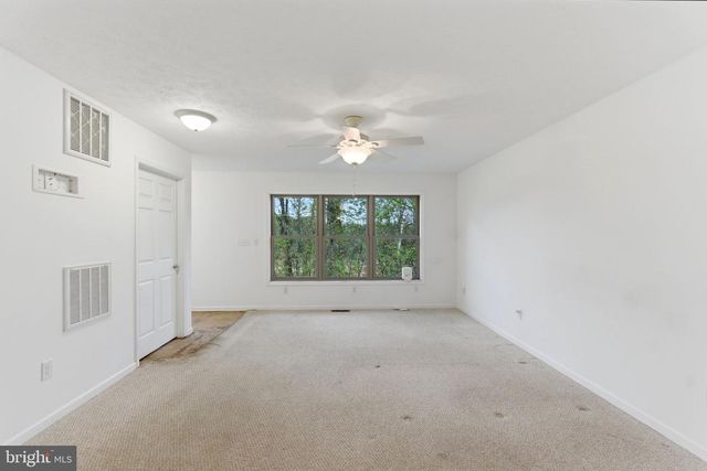 175 ROONEY RD, Hedgesville, WV 25427