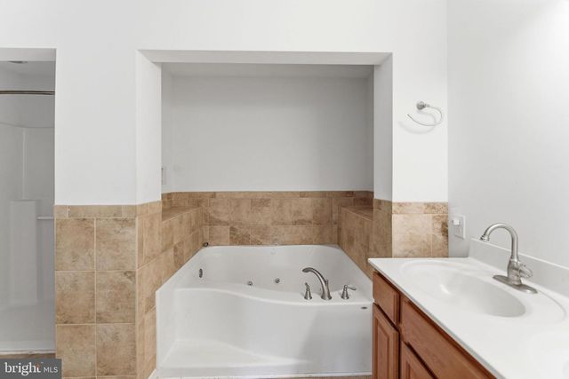 175 ROONEY RD, Hedgesville, WV 25427