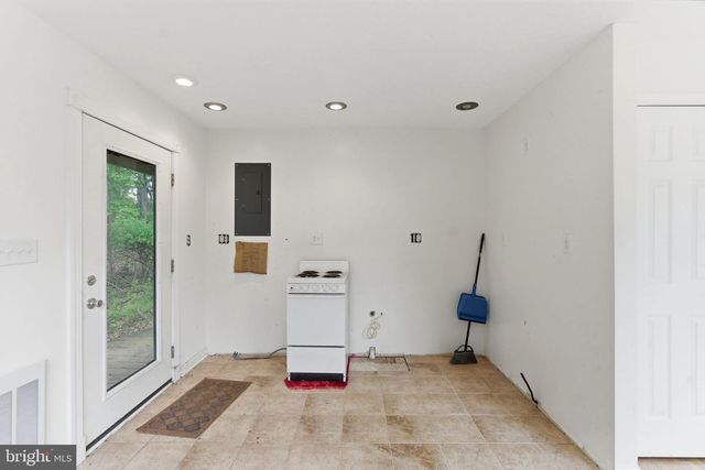 175 ROONEY RD, Hedgesville, WV 25427