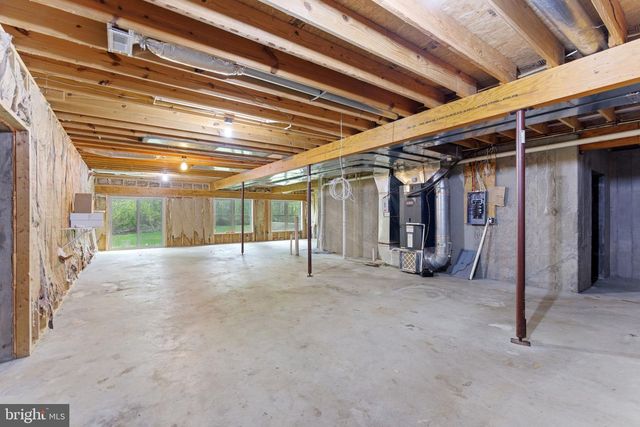 175 ROONEY RD, Hedgesville, WV 25427
