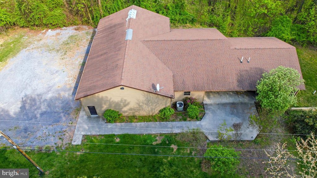 175 ROONEY RD, Hedgesville, WV 25427