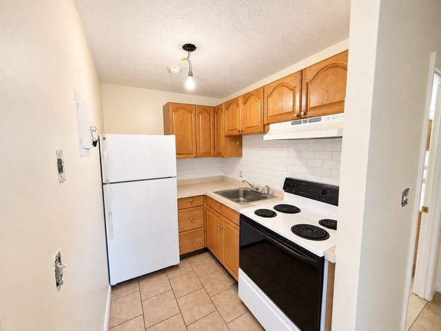 350 Highland Ave 35, Malden, MA 02148