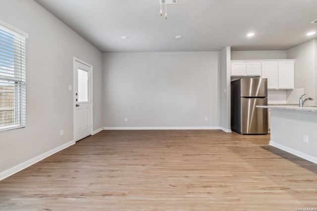 3838 Abbott Pass Unit 101, St Hedwig, TX 78152
