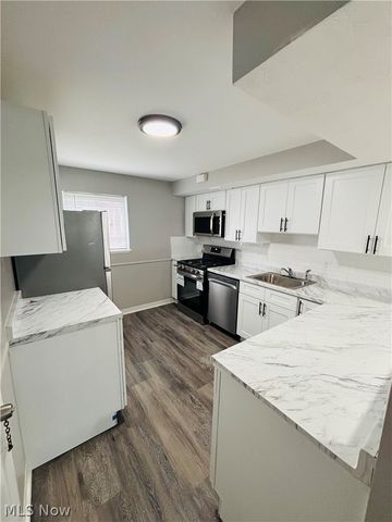 21045 Southbend Circle 6, Rocky River, OH 44116