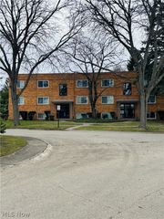 21045 Southbend Circle 6, Rocky River, OH 44116