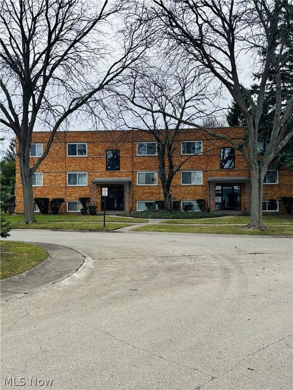 21045 Southbend Circle 6, Rocky River, OH 44116