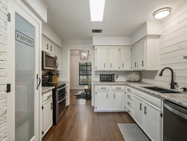 1662 Watson Road, Fort Worth, TX 76103