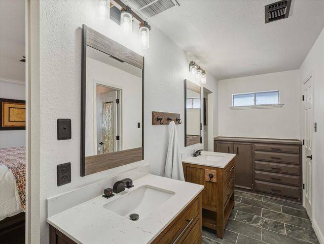 1662 Watson Road, Fort Worth, TX 76103