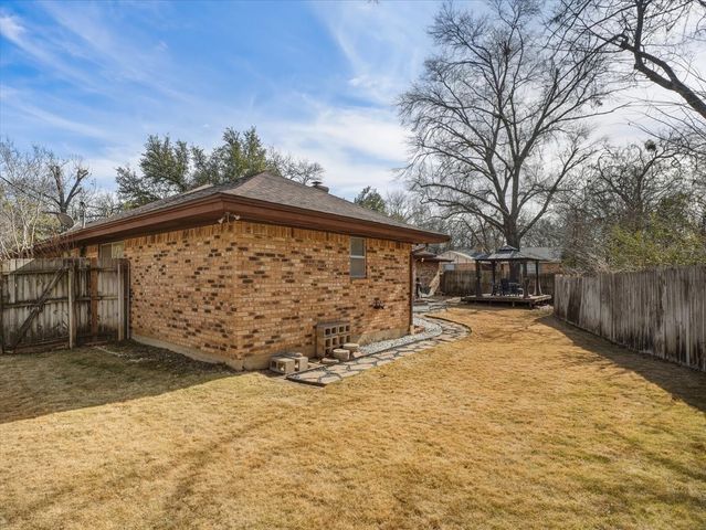 1662 Watson Road, Fort Worth, TX 76103