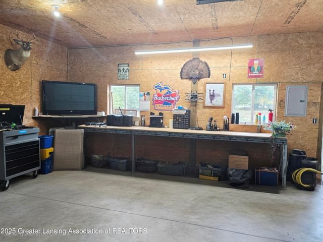 7694 N Meridian Road, Elsie, MI 48831