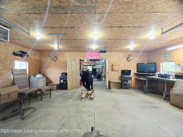 7694 N Meridian Road, Elsie, MI 48831