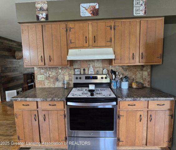 7694 N Meridian Road, Elsie, MI 48831