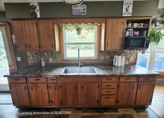 7694 N Meridian Road, Elsie, MI 48831