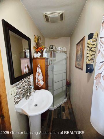 7694 N Meridian Road, Elsie, MI 48831