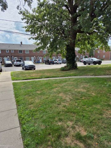 22925 Gary Lane, Saint Clair Shores, MI 48080