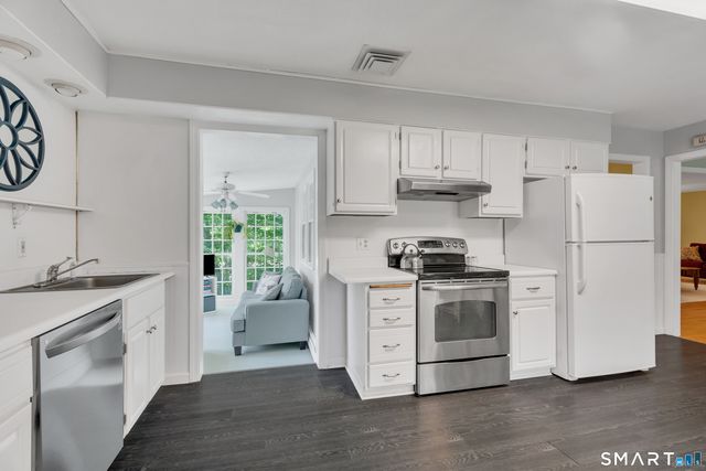 34 River Road, North Haven, CT 06473