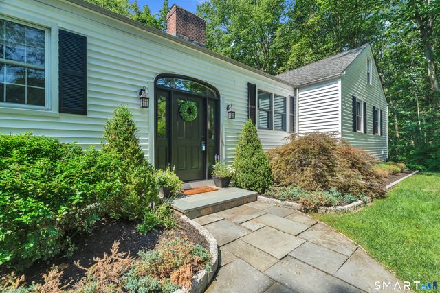 34 River Road, North Haven, CT 06473
