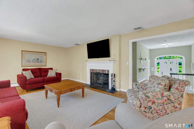 34 River Road, North Haven, CT 06473