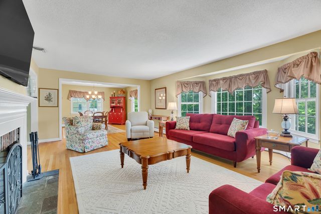34 River Road, North Haven, CT 06473