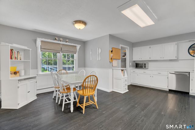 34 River Road, North Haven, CT 06473
