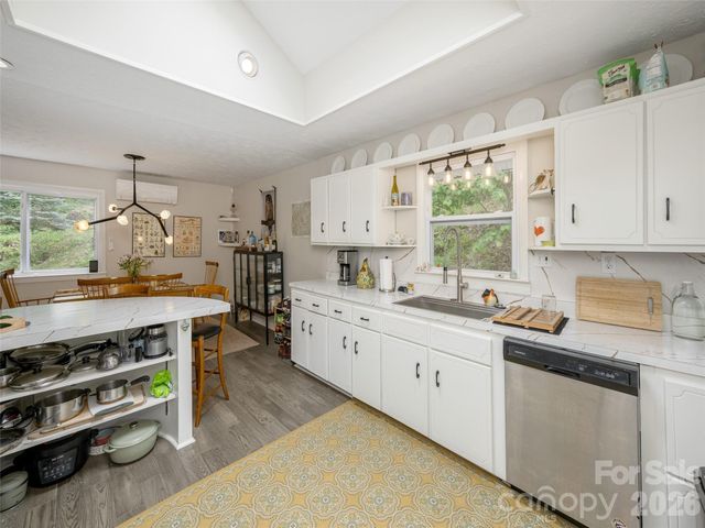 411 Patton Mountain Road, Asheville, NC 28804