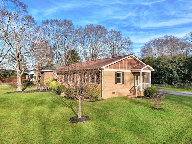 103 Gault Street, Fountain Inn, SC 29644