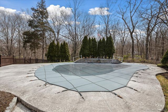 693 Den Road, Stamford, CT 06903