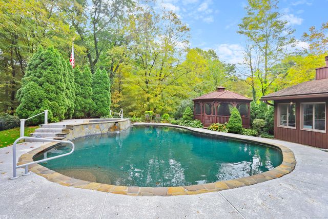 693 Den Road, Stamford, CT 06903