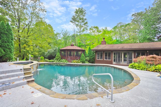 693 Den Road, Stamford, CT 06903