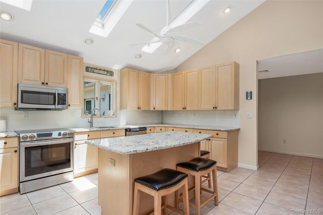 6 Twilight Court, Melville, NY 11747