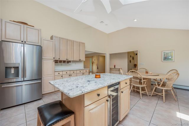 6 Twilight Court, Melville, NY 11747