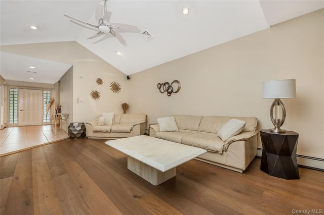 6 Twilight Court, Melville, NY 11747