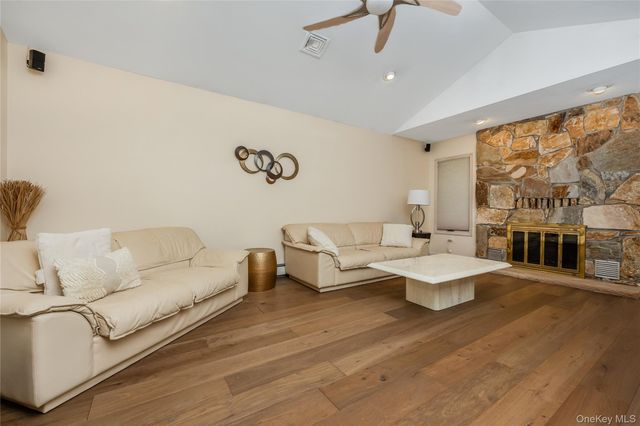 6 Twilight Court, Melville, NY 11747
