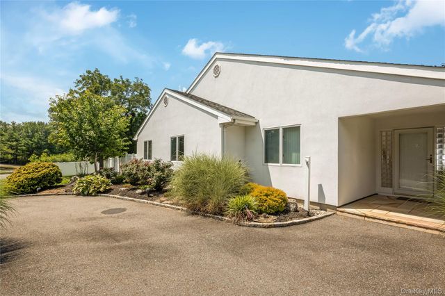 6 Twilight Court, Melville, NY 11747