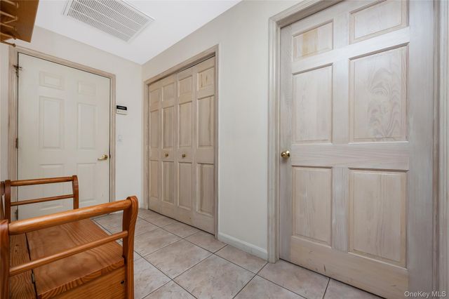 6 Twilight Court, Melville, NY 11747