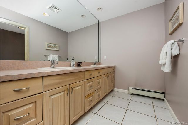 6 Twilight Court, Melville, NY 11747