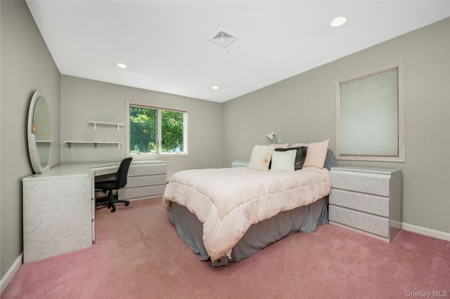 6 Twilight Court, Melville, NY 11747