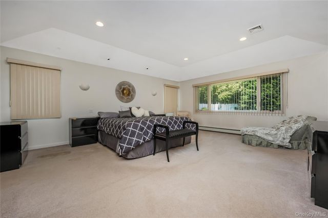 6 Twilight Court, Melville, NY 11747