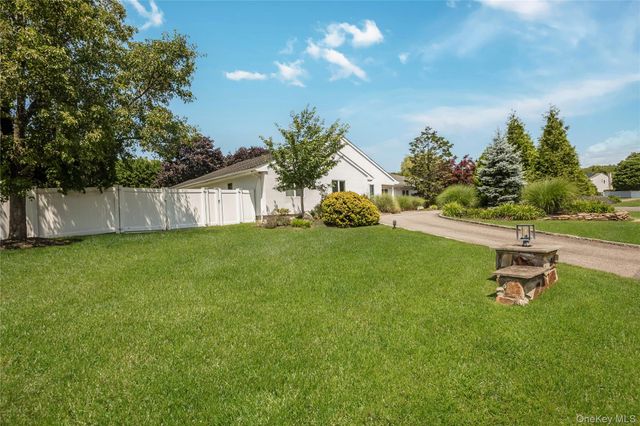 6 Twilight Court, Melville, NY 11747