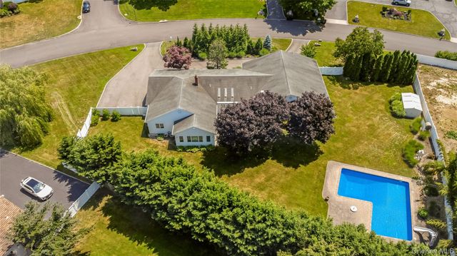 6 Twilight Court, Melville, NY 11747