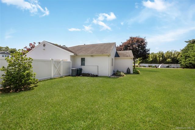 6 Twilight Court, Melville, NY 11747