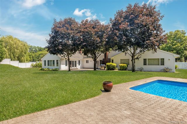 6 Twilight Court, Melville, NY 11747