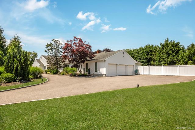 6 Twilight Court, Melville, NY 11747