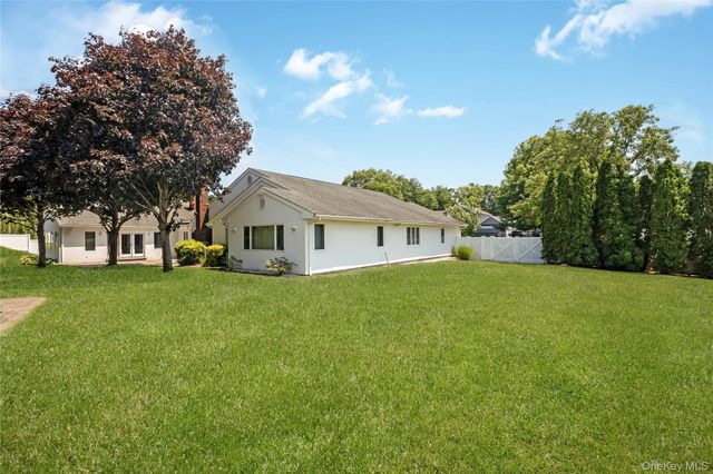 6 Twilight Court, Melville, NY 11747
