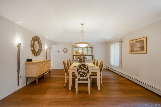 6 Twilight Court, Melville, NY 11747