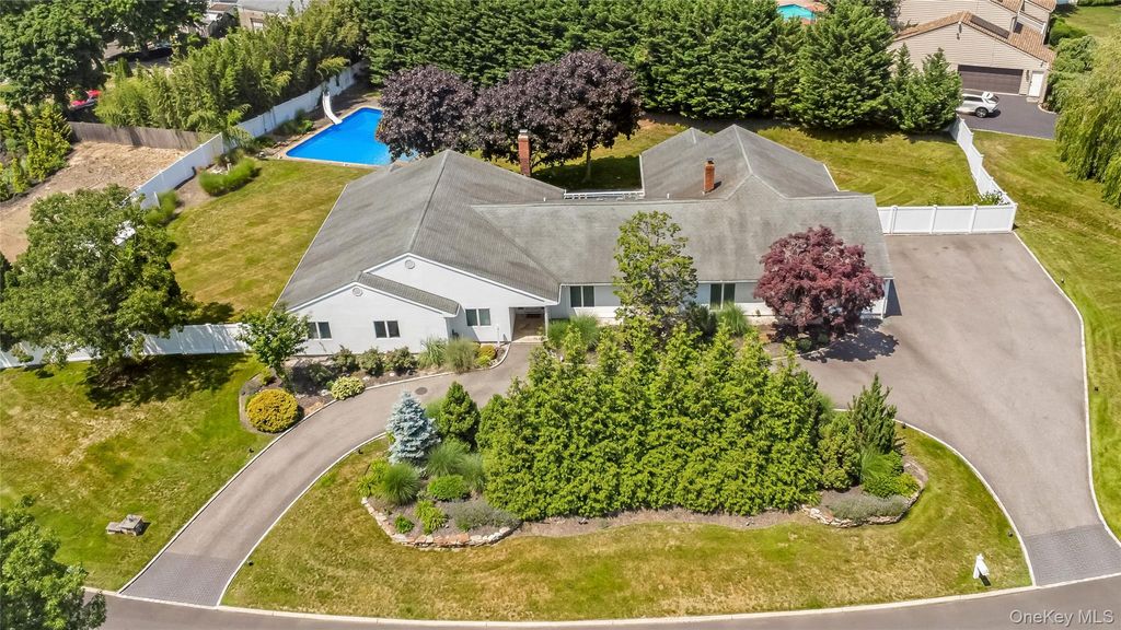 6 Twilight Court, Melville, NY 11747