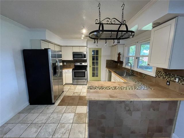 1341 Devonshire CT, Suffolk, VA 23434