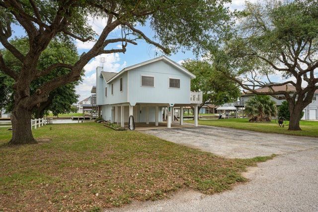 1220 Waterways Drive, Crystal Beach, TX 77650
