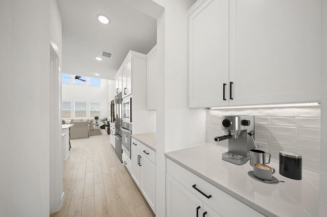 29430 Meadowcreek Hill Drive, Waller, TX 77484